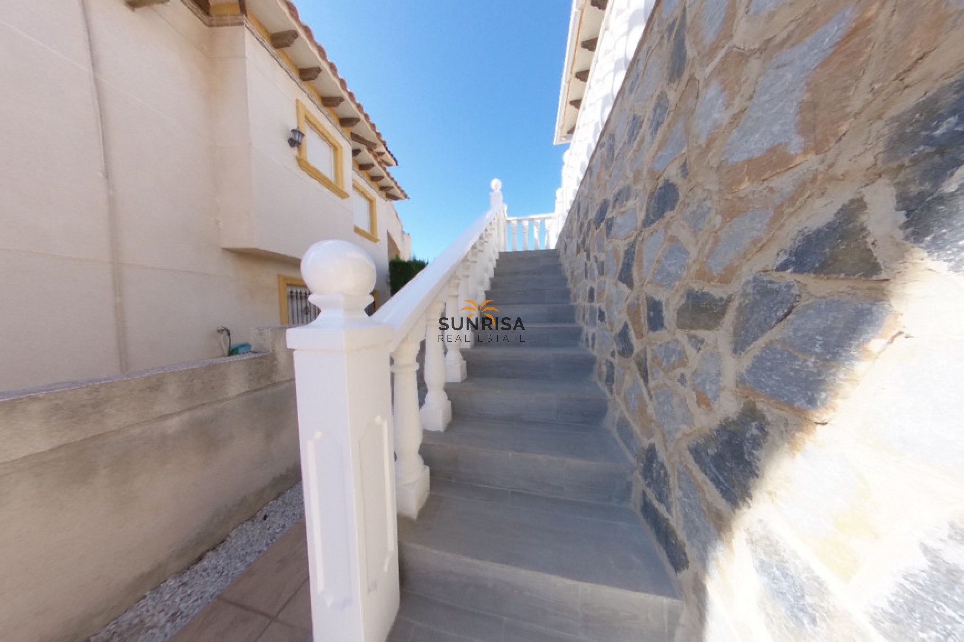 Resale - Villa - Orihuela Costa