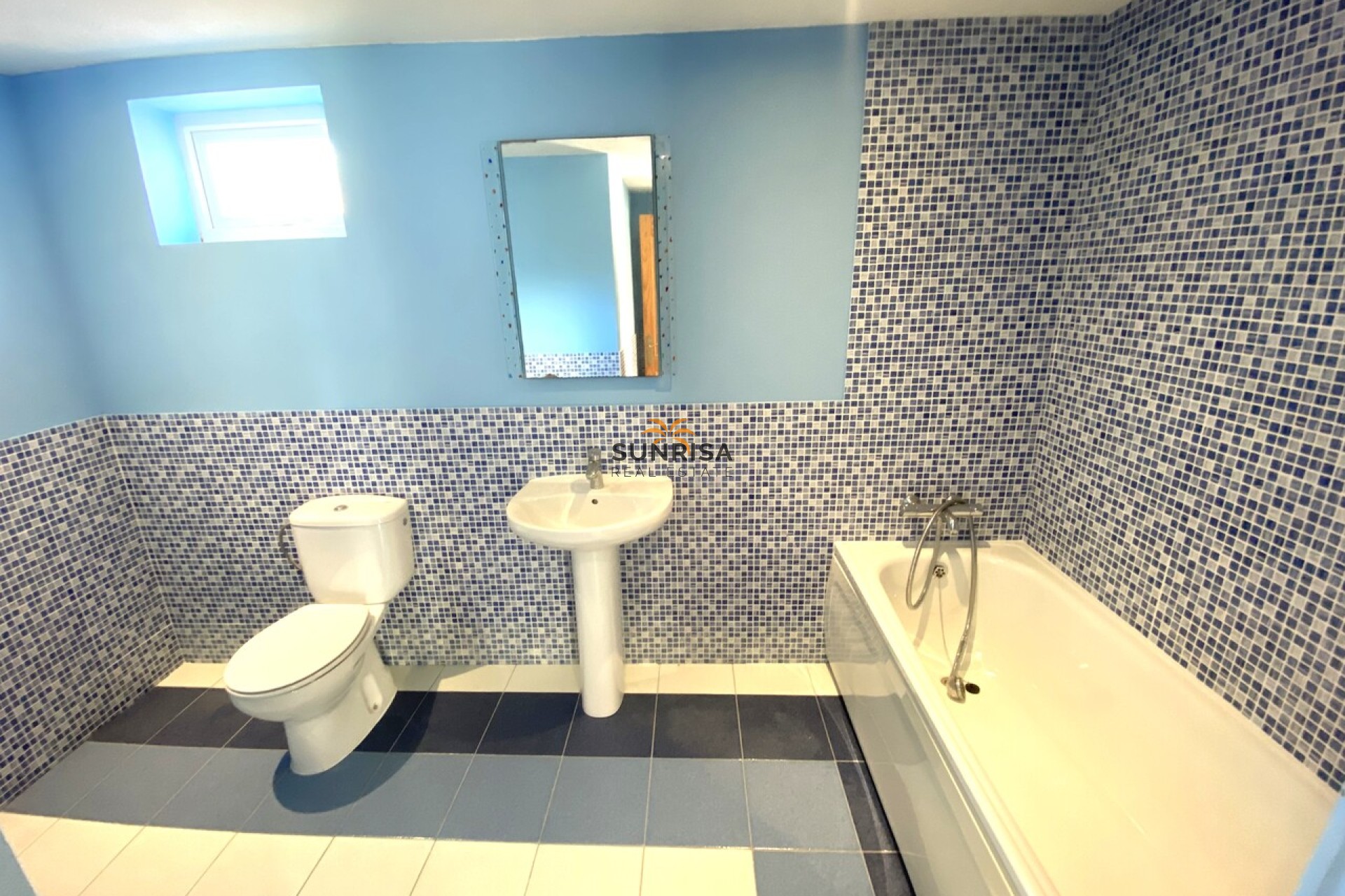 Resale - Villa - Orihuela Costa