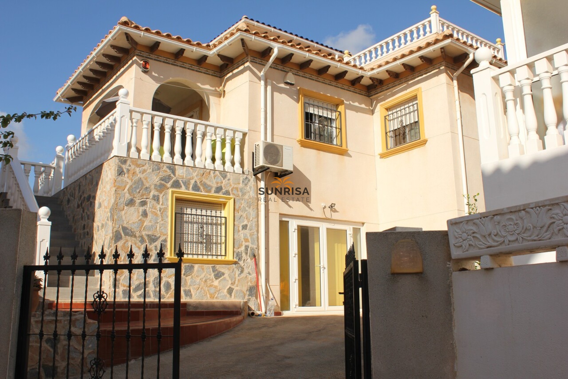 Resale - Villa - Orihuela Costa