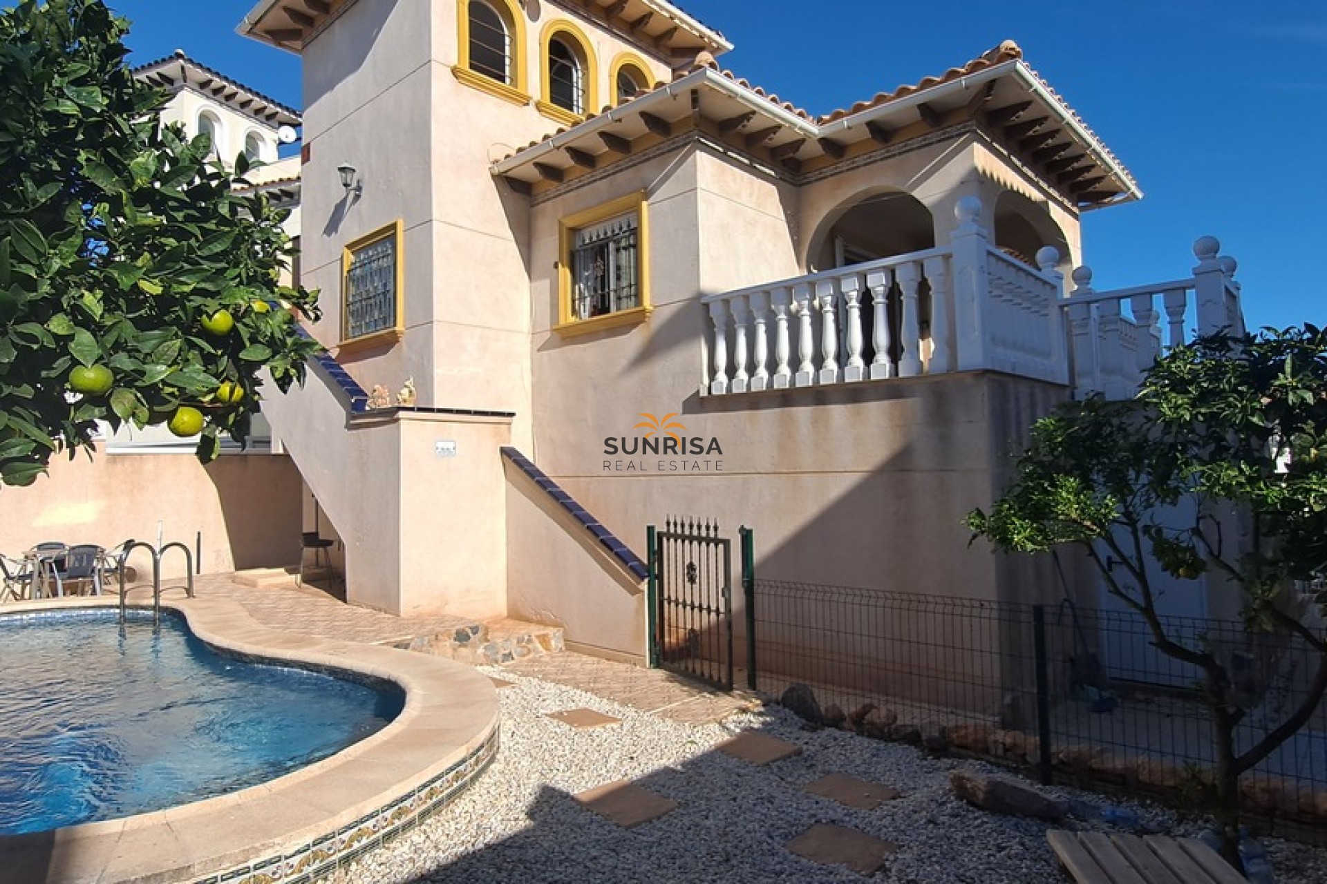 Resale - Villa - Orihuela Costa