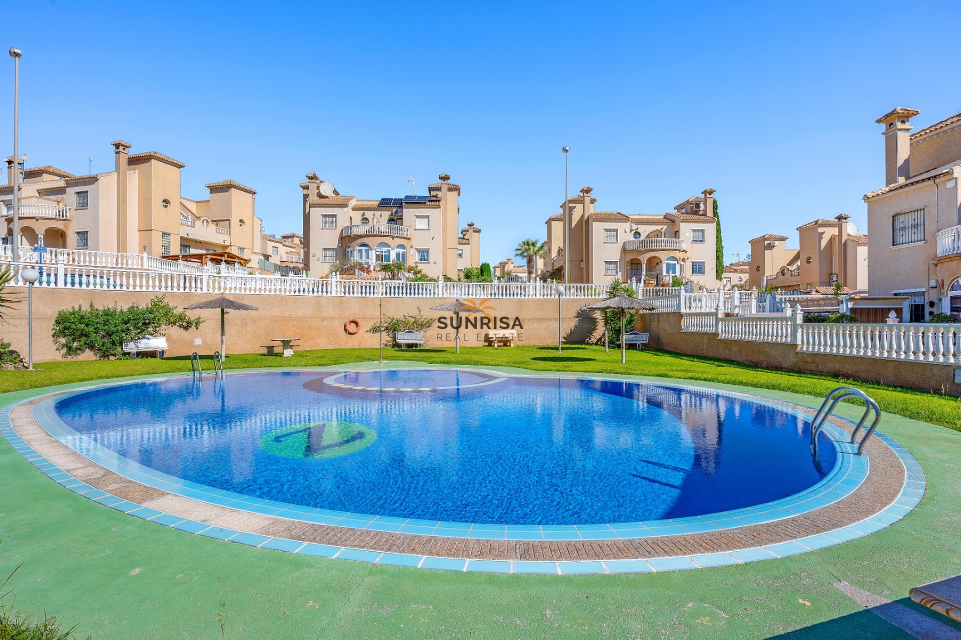 Resale - House - Orihuela Costa