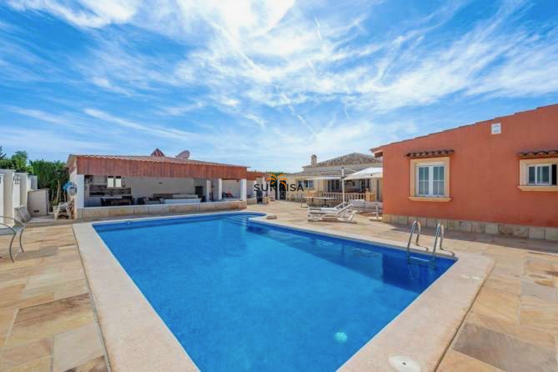 Resale - Finca - Almoradí