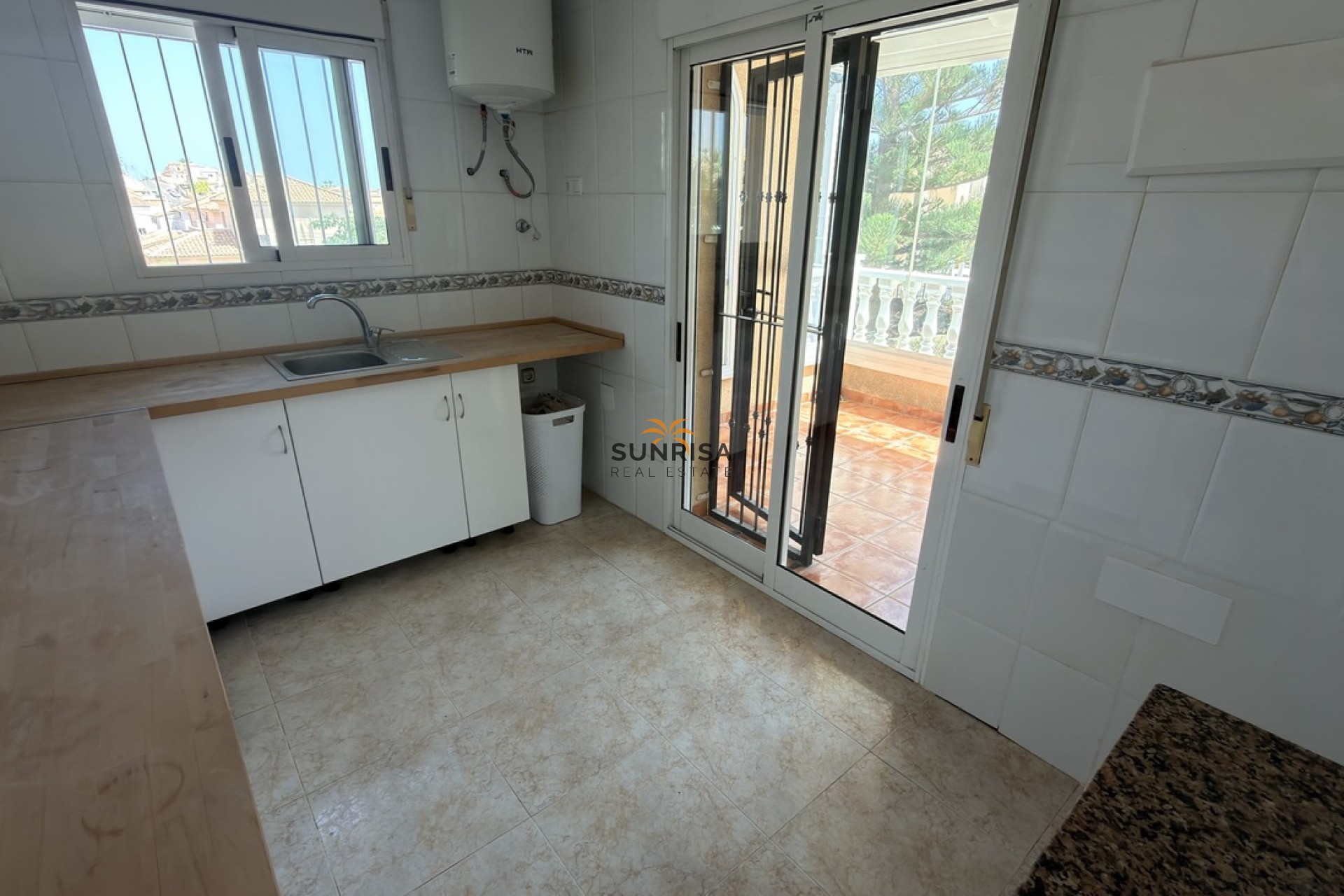 Resale - Villa - Villamartin