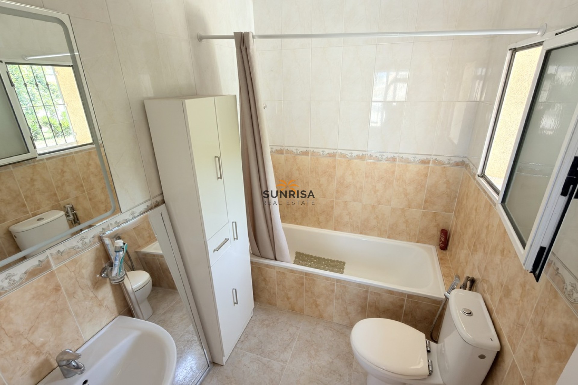 Resale - Villa - Villamartin