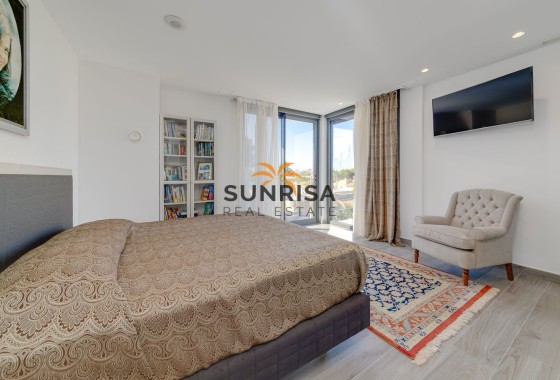 Villa · Resale - Torrevieja · Alicante · Spain