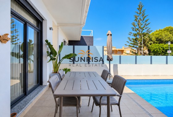 Villa · Resale - Formentera de Segura · Alicante · Spain