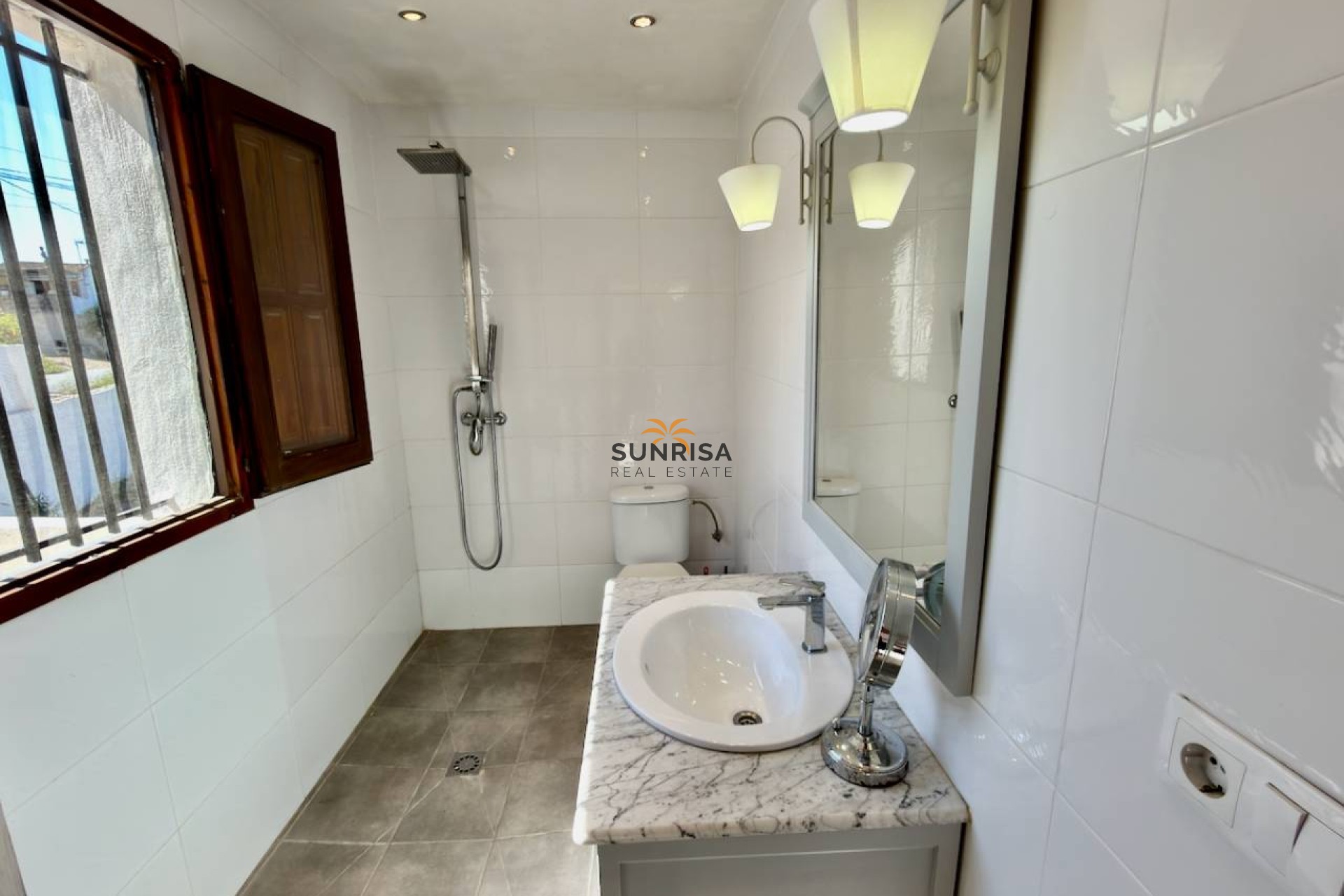 Resale - Country house - Dolores