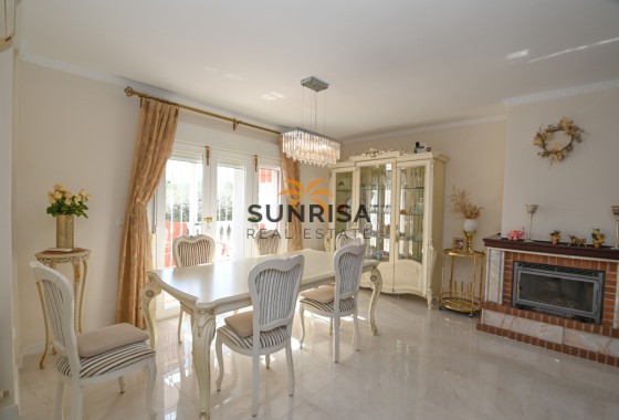 Villa · Reventa - Las Colinas Golf & Country Club · Alicante · España