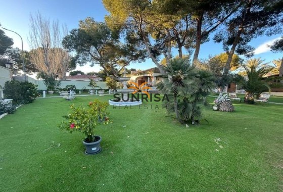 Villa · Herverkoop - Dehesa de Campoamor · Alicante · Spanje
