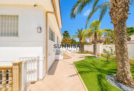 Villa · Herverkoop - Dehesa de Campoamor · Alicante · Spanje