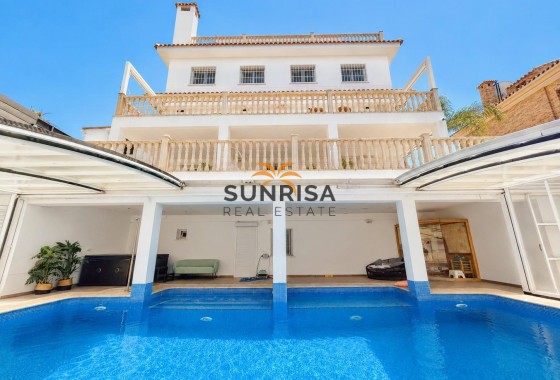 Villa · Herverkoop - Dehesa de Campoamor · Alicante · Spanje