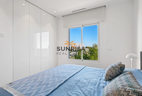 Appartement · Herverkoop - Las Colinas Golf & Country Club · Alicante · Spanje