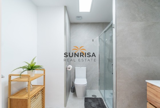 Appartement · Herverkoop - Torrevieja · La Mata · Alicante · Spanje