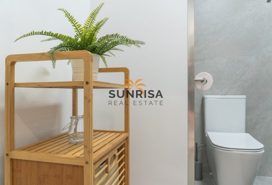 Appartement · Herverkoop - Torrevieja · La Mata · Alicante · Spanje