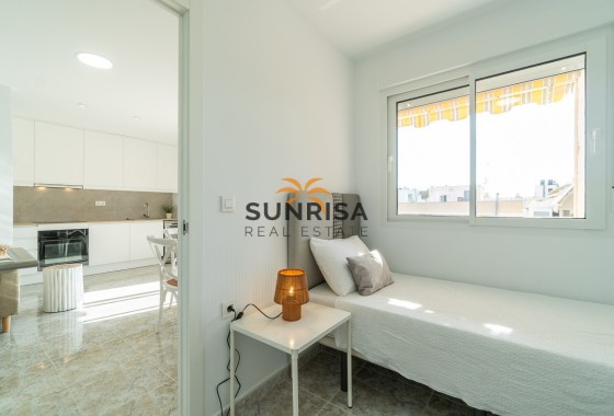 Appartement · Herverkoop - Torrevieja · La Mata · Alicante · Spanje