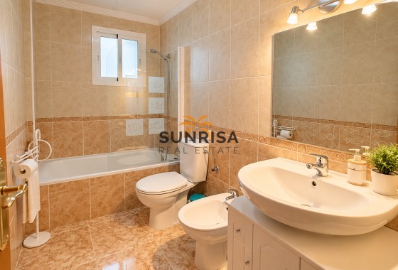 Bungalow · Herverkoop - Orihuela Costa · Punta Prima · Alicante · Spanje