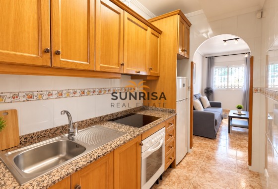 Bungalow · Herverkoop - Orihuela Costa · Punta Prima · Alicante · Spanje