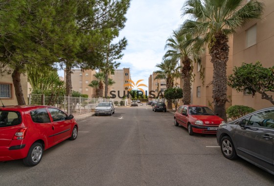 Appartement · Herverkoop - Torrevieja · La Siesta - El Salado - Torreta · Alicante · Spanje