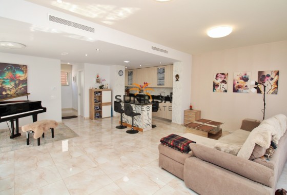 Villa · Resale - Villamartin · Alicante · Spain